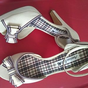 Heel's shoes American Eagle